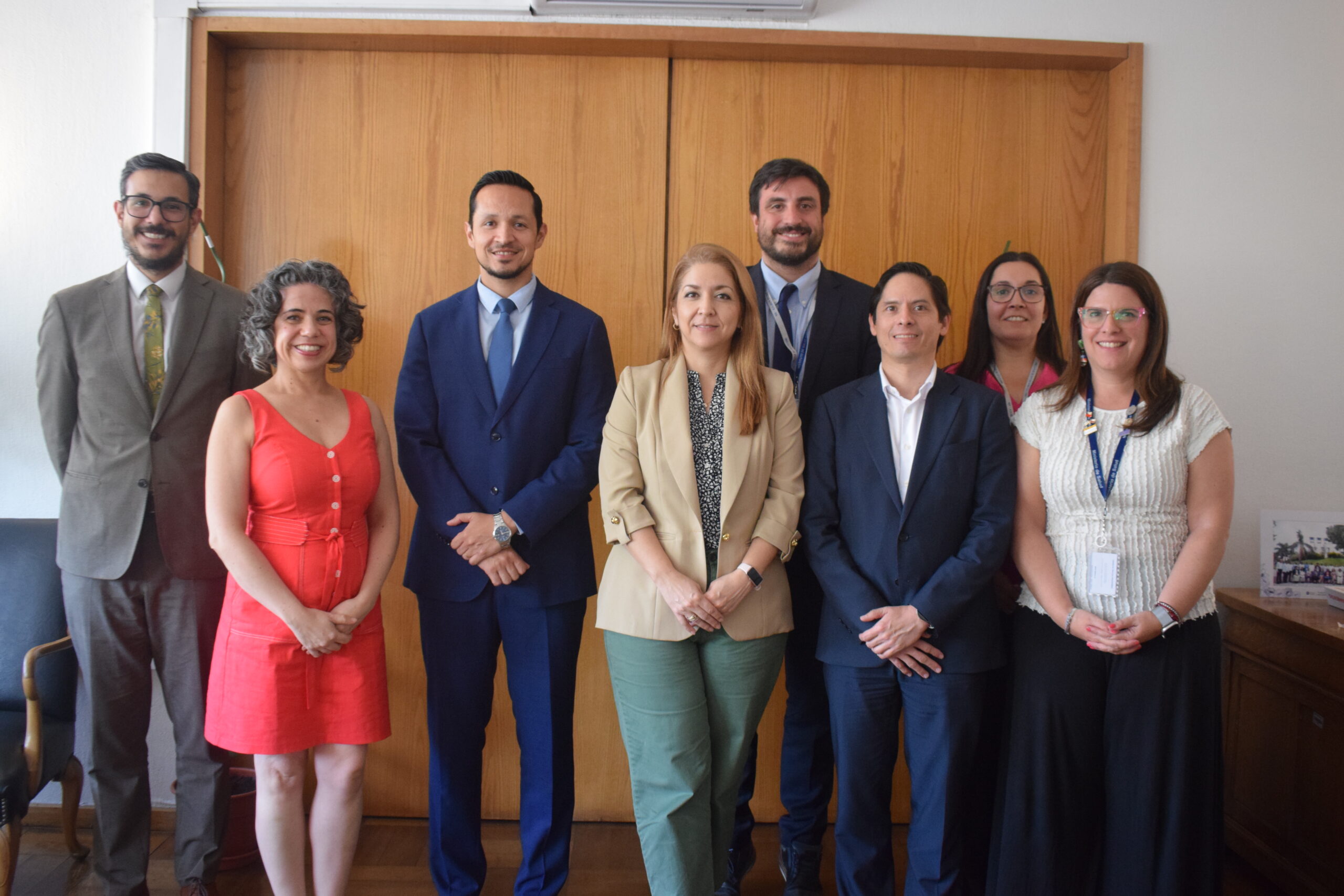 Ministra de Salud de Costa Rica se reúne con dirección y jefaturas del ISP